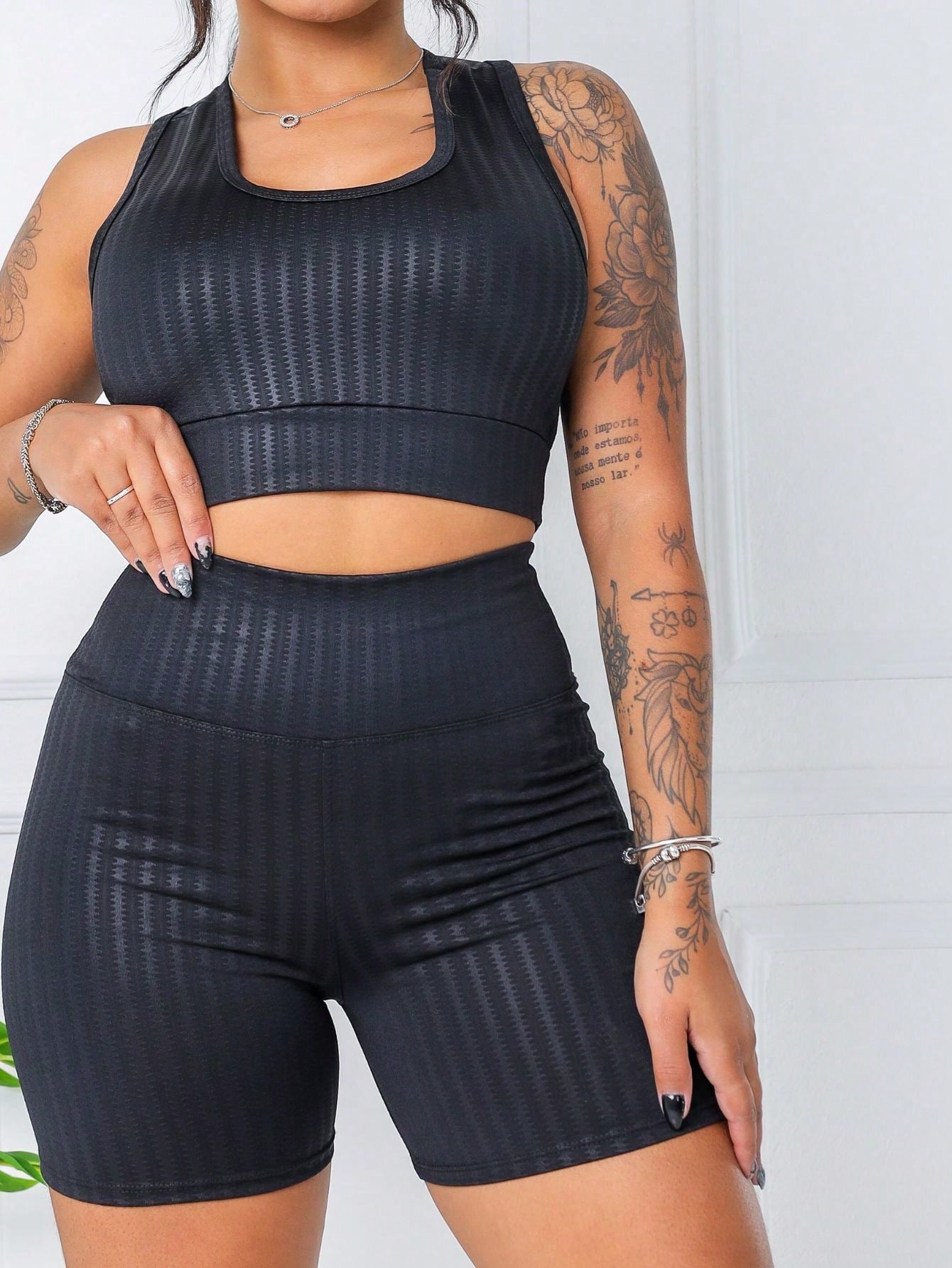 SHORTS PLUS SIZE ACADEMIA 3D MEIA COXA