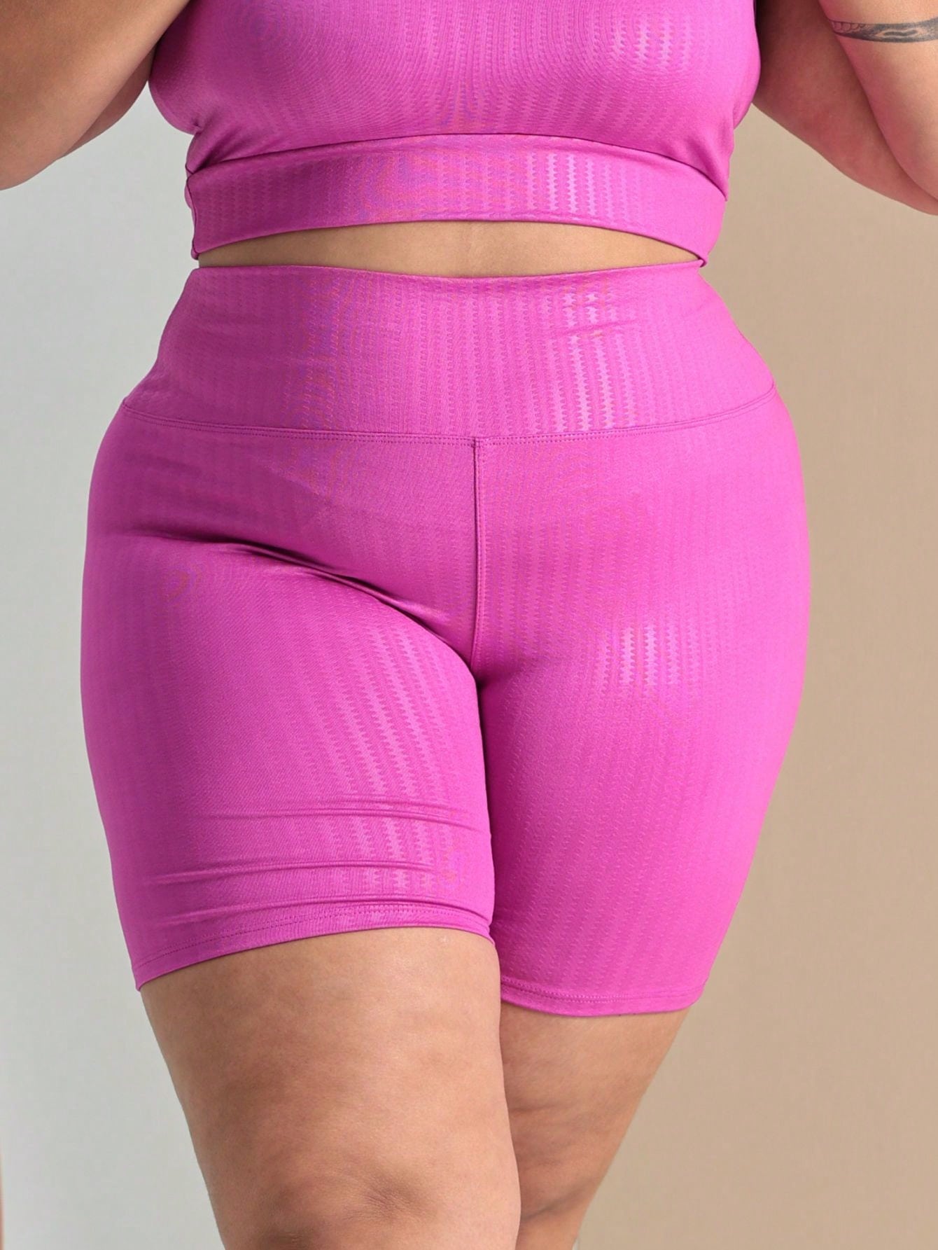 SHORTS PLUS SIZE ACADEMIA 3D MEIA COXA