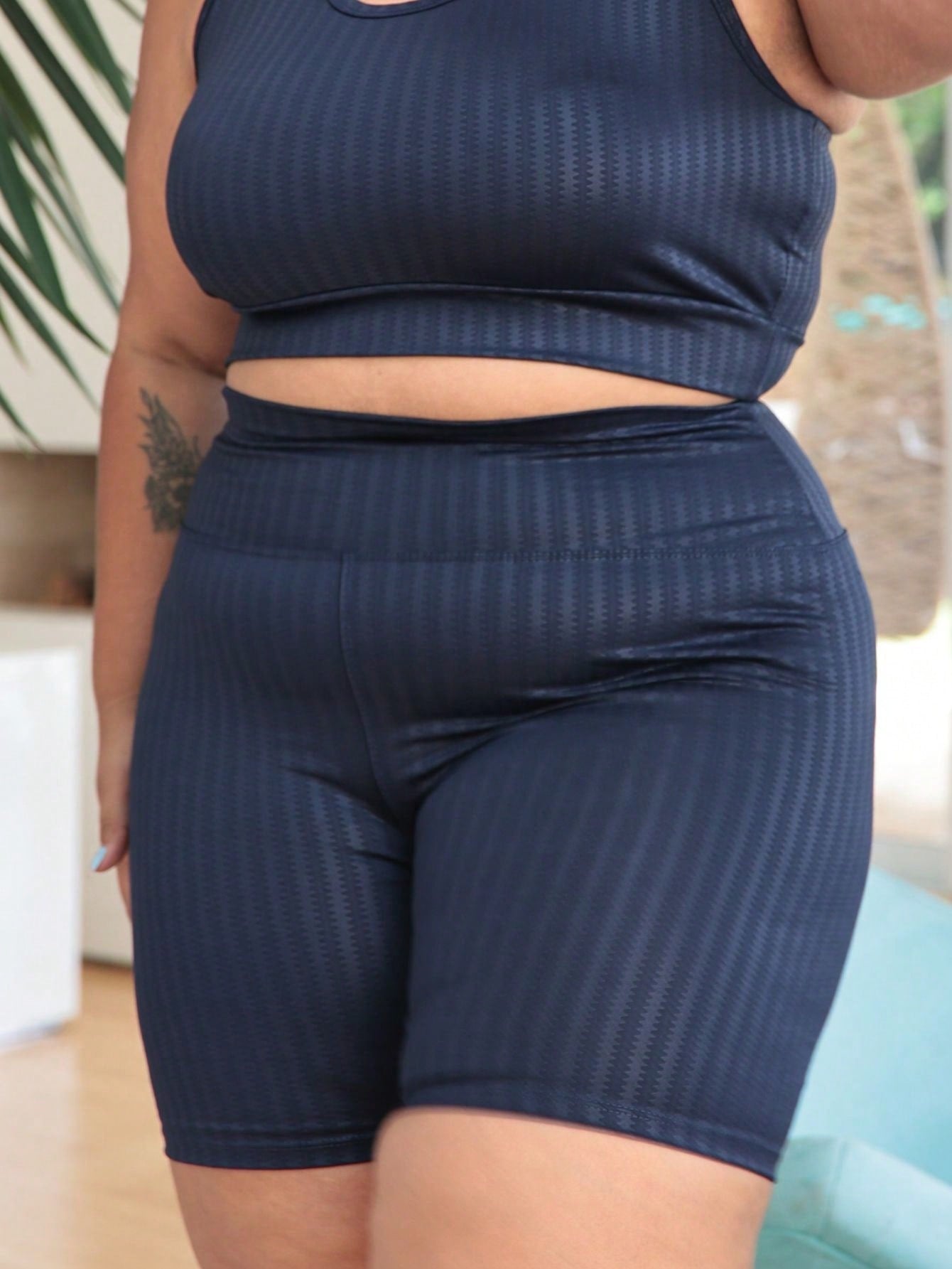 SHORTS PLUS SIZE ACADEMIA 3D MEIA COXA