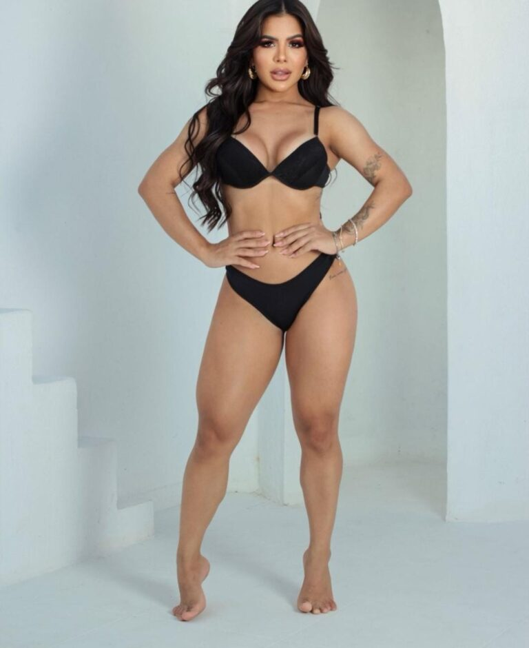 Kit com 5 conjuntos de lingerie calcinha e sutiã com detalhes em Renda Em promoção